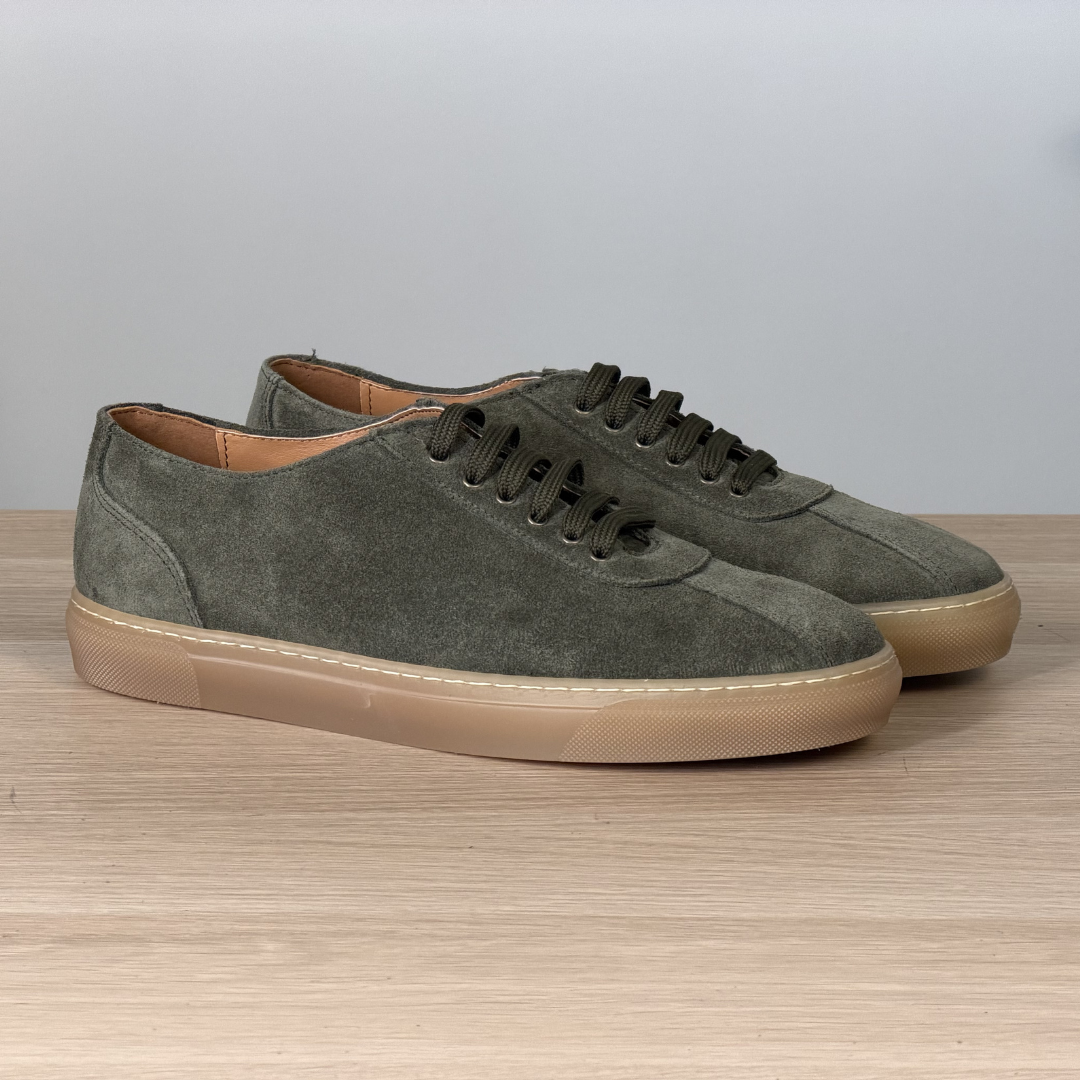 Sneakers basse in camoscio con fondo in caucciù - Verde