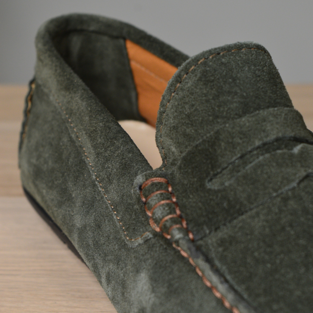 Mocassino con bendina e suola con gommini - Camoscio Verde
