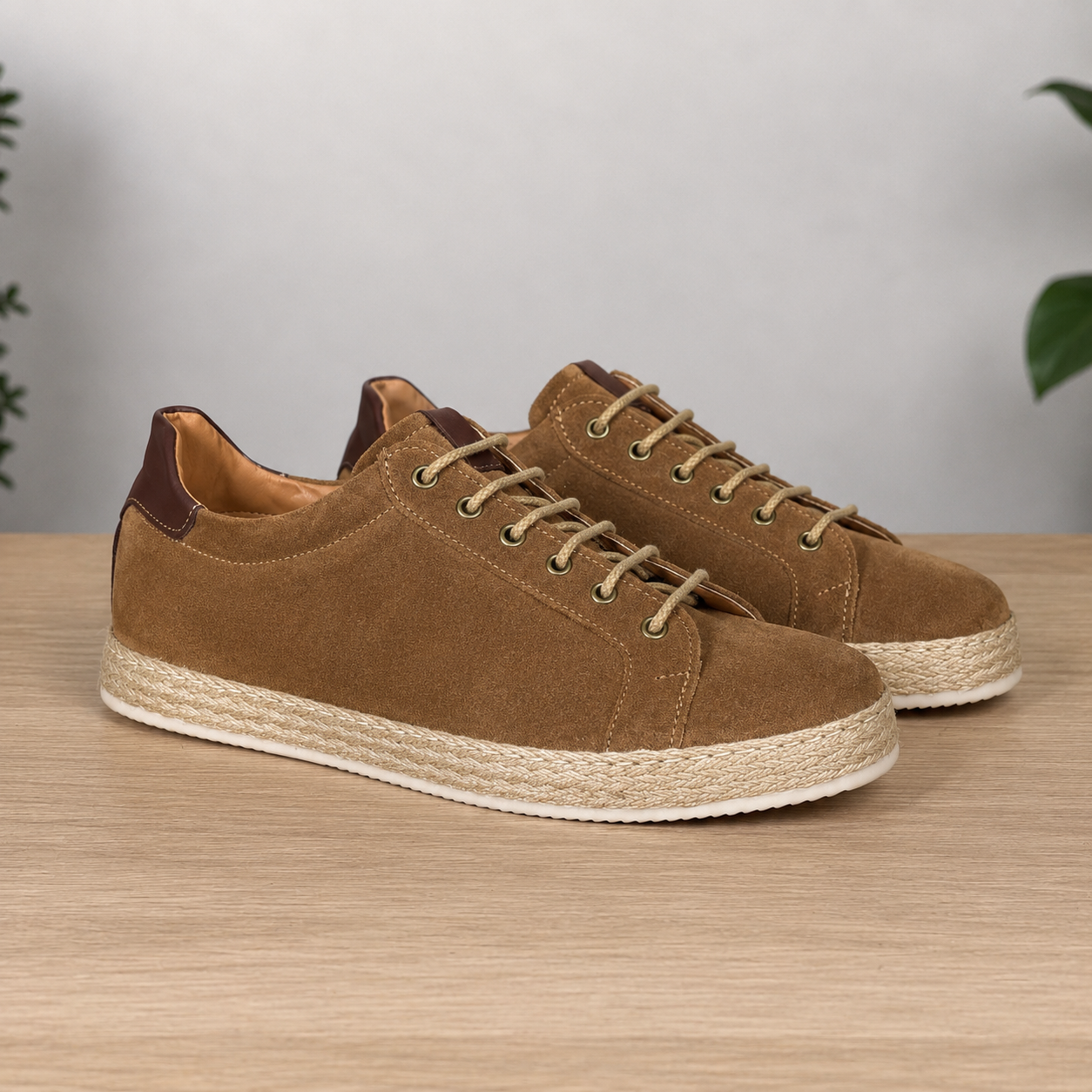 Sneakers in camoscio con fondo in corda - Cuoio