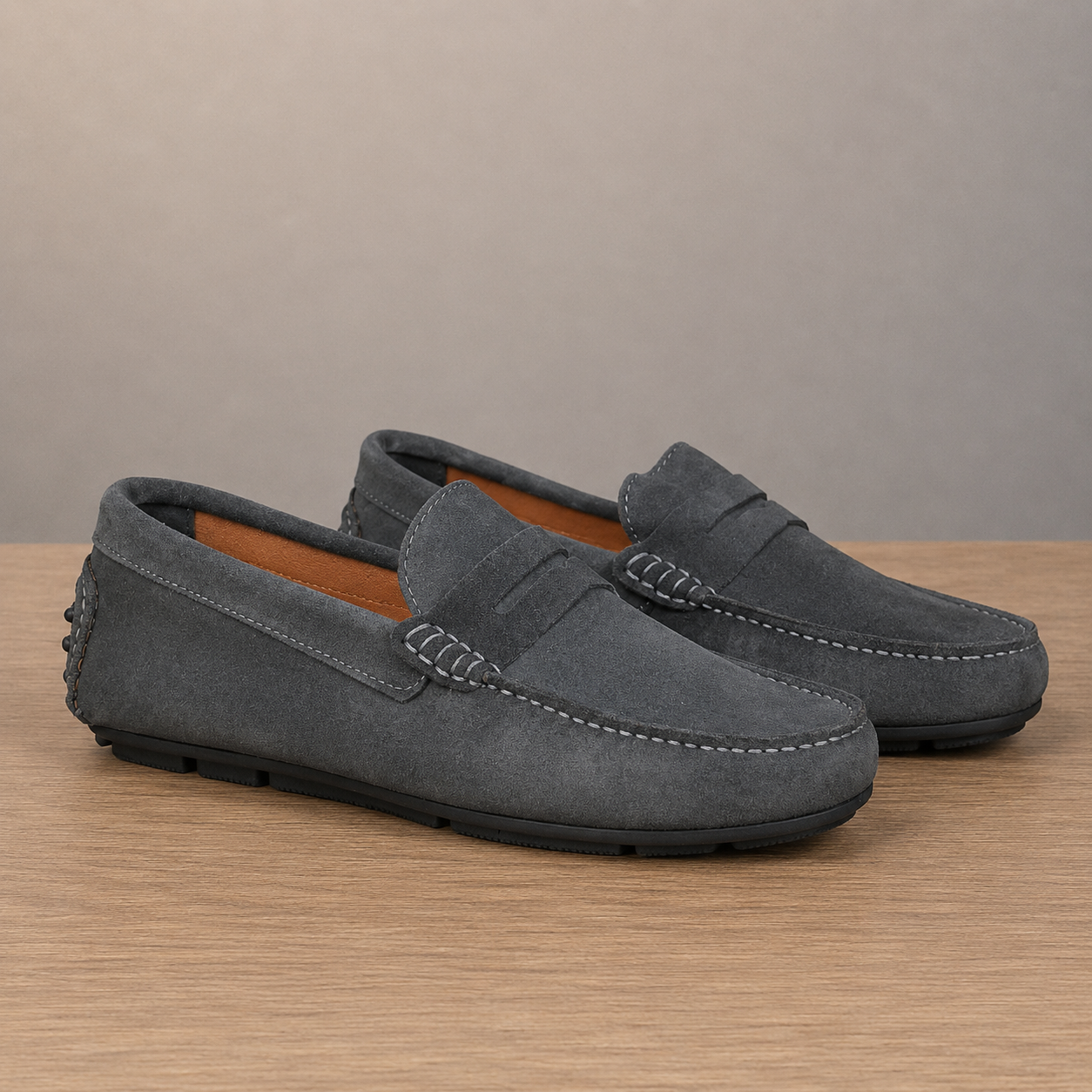 Mocassino con bendina e suola con gommini - Camoscio Grigio