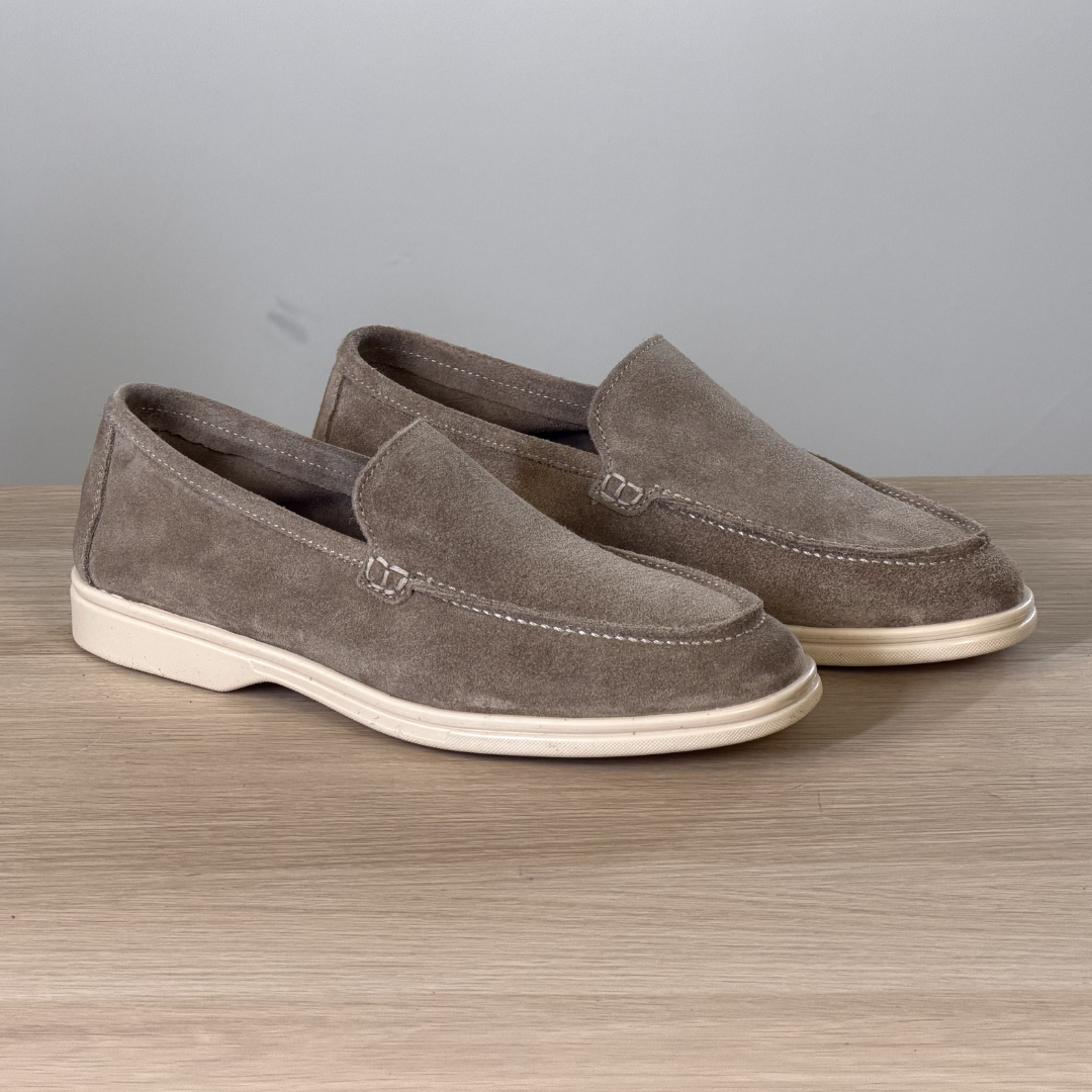Mocassino con suola bassa in gomma bianca - Camoscio Tortora