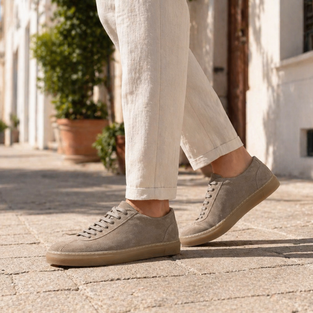 Sneakers basse in camoscio con fondo in caucciù - Tortora