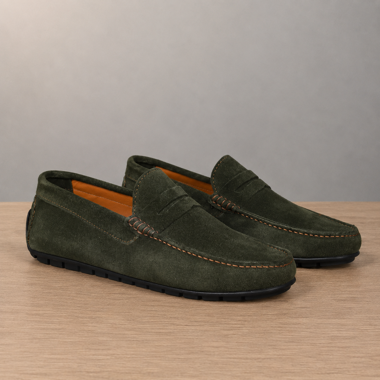 Mocassino con bendina e suola con gommini - Camoscio Verde