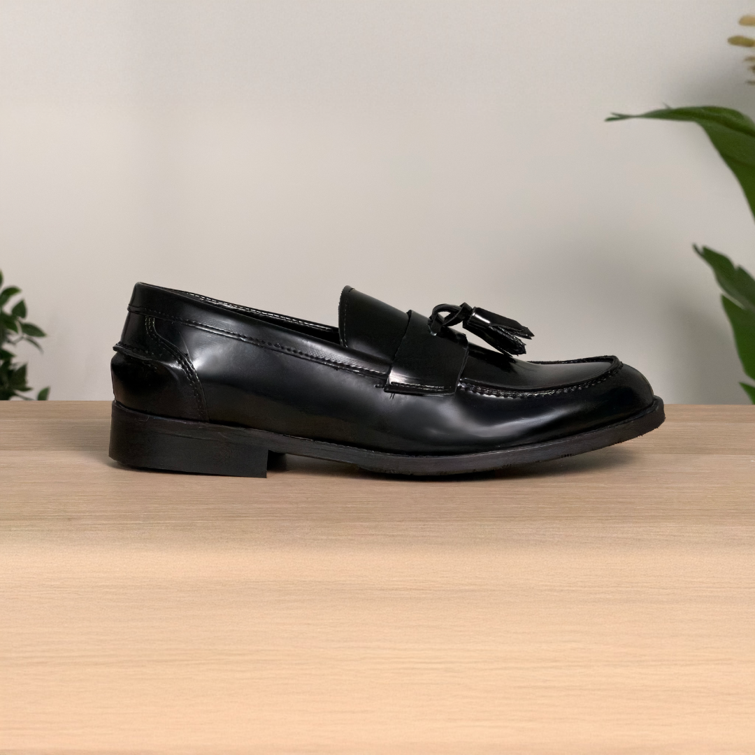 Mocassino classico in pelle lucida con nappine - Nero