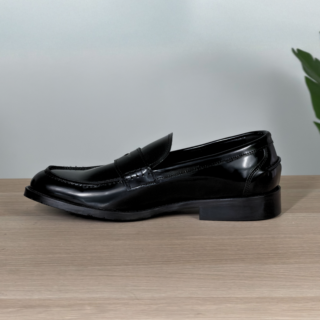 Mocassino classico in pelle lucida e suola in cuoio - Nero