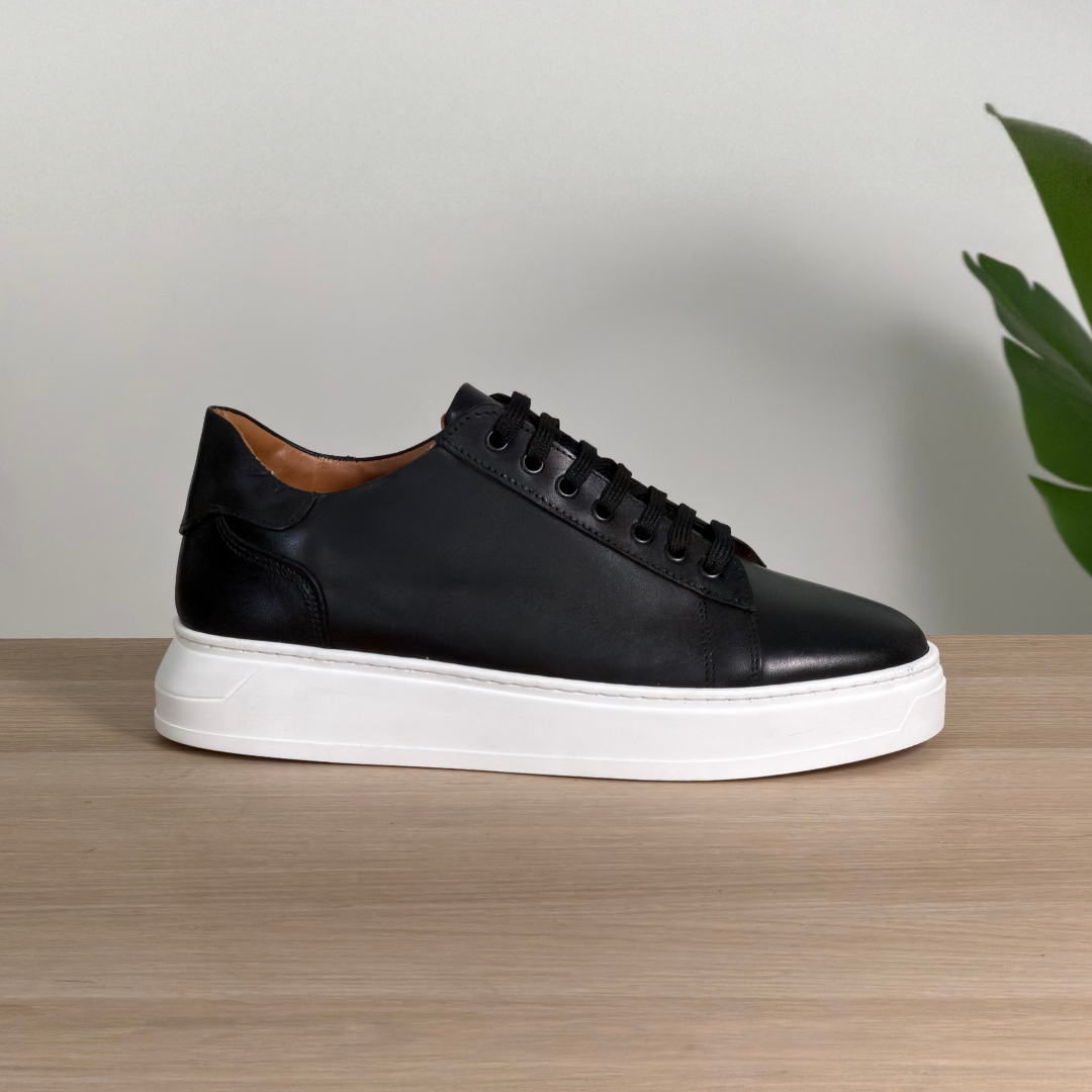 Sneakers in pelle nera - Suola bianca