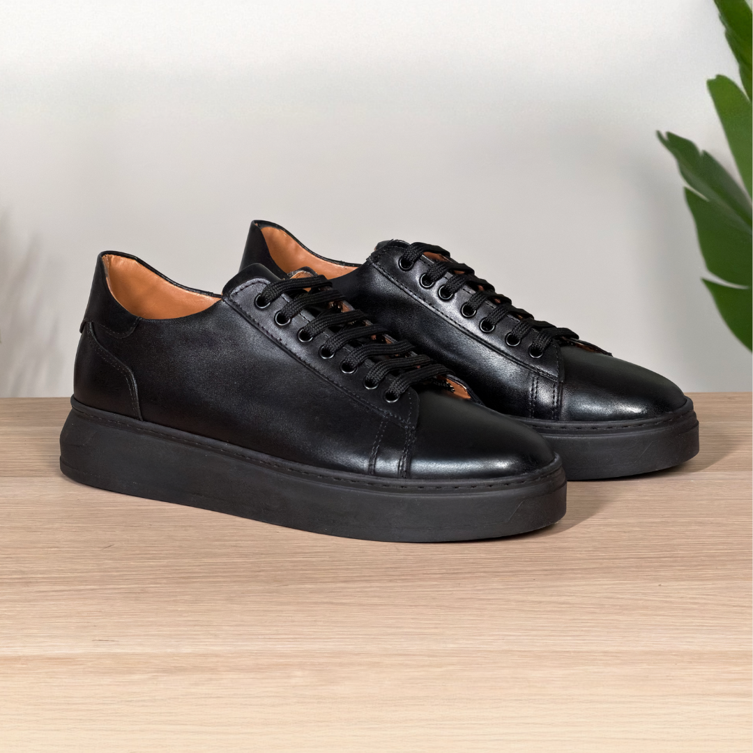 Sneakers in pelle nera - Suola nera