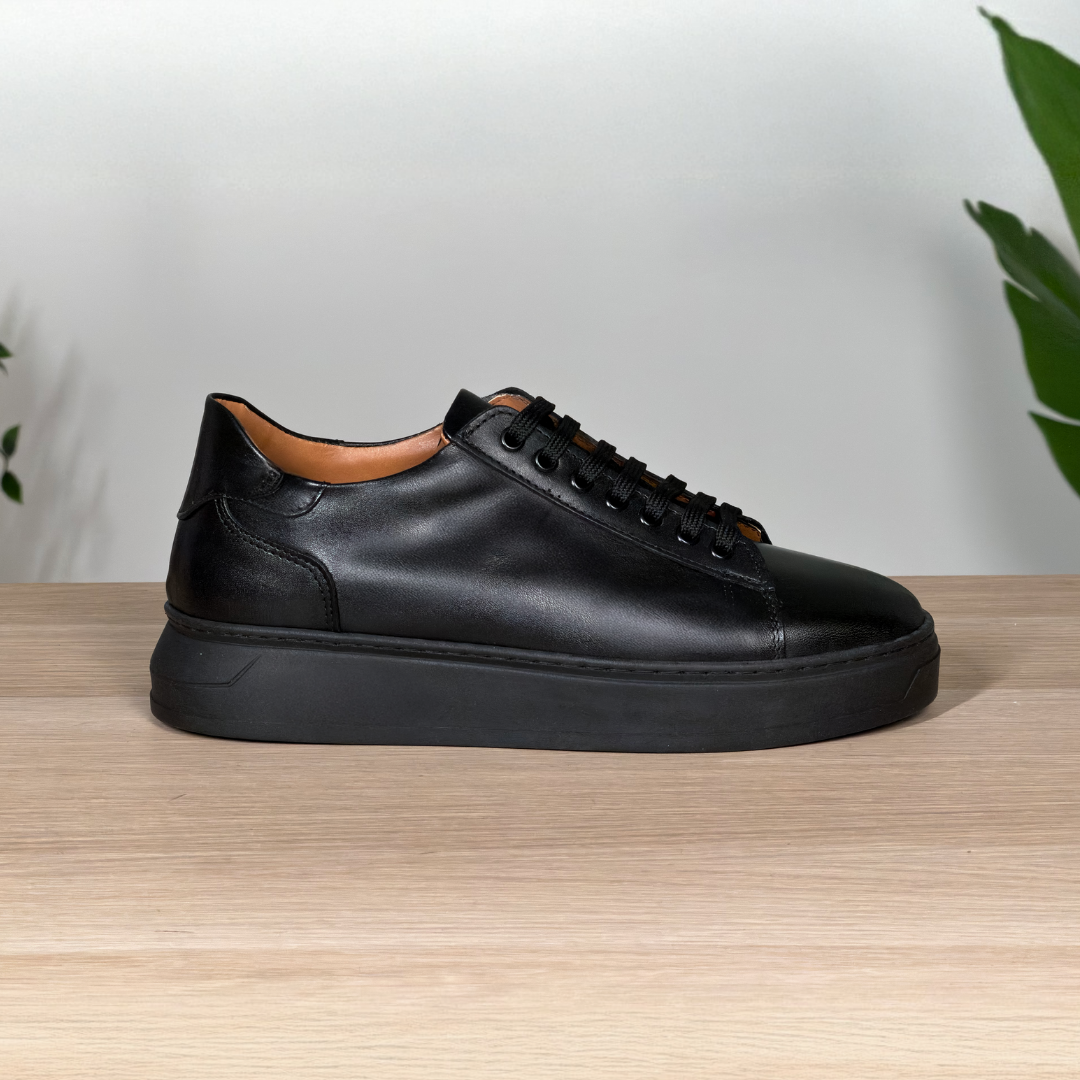 Sneakers in pelle nera - Suola nera