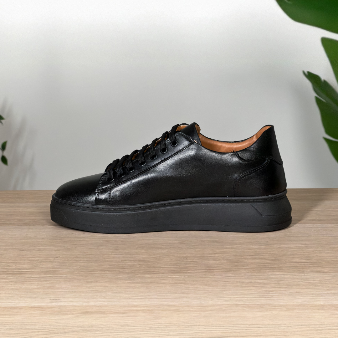 Sneakers in pelle nera - Suola nera
