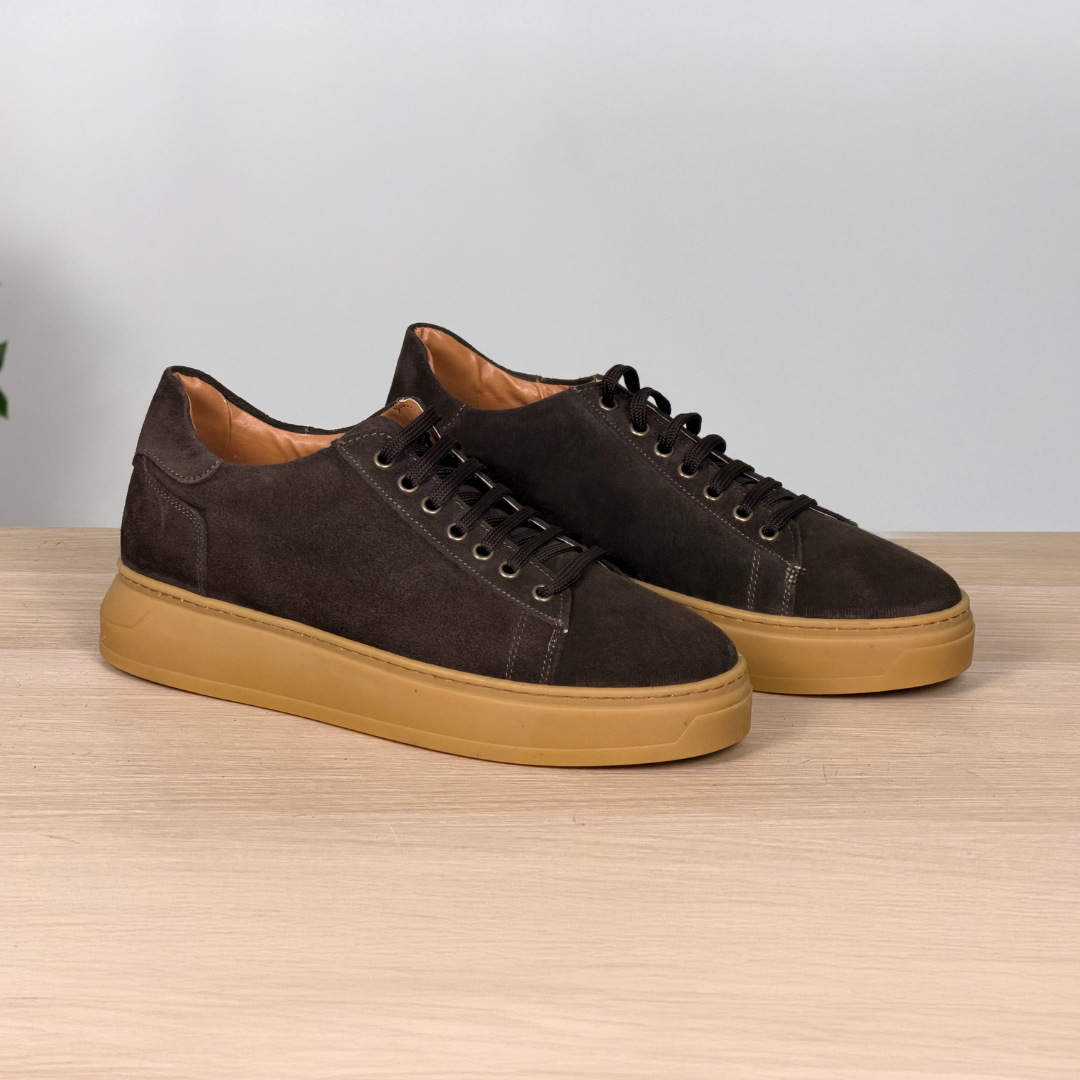 Sneakers in camoscio con fondo in caucciù - Testa di moro