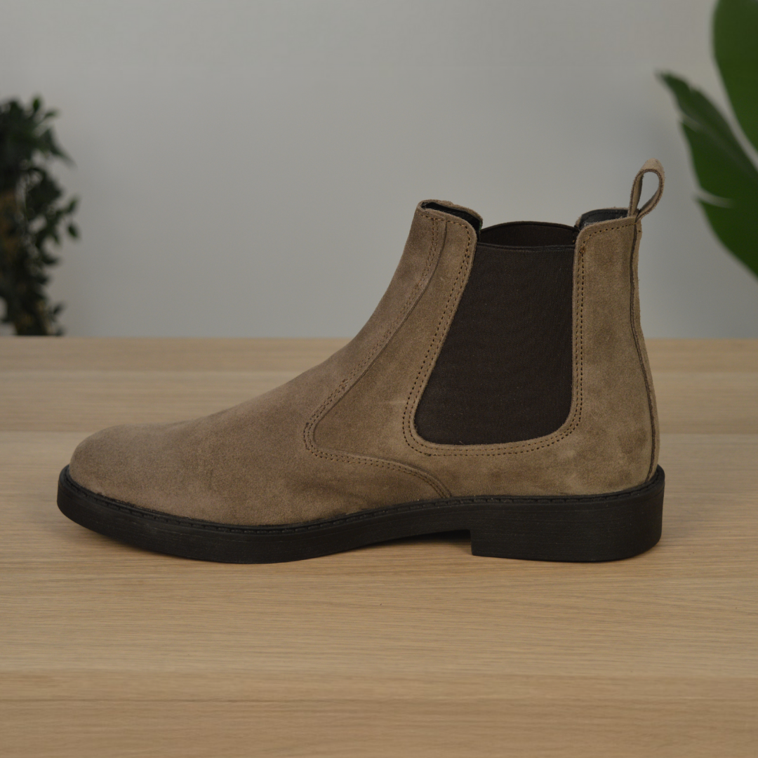 Stivaletto Chelsea in pelle di vitello scamosciata - Tortora