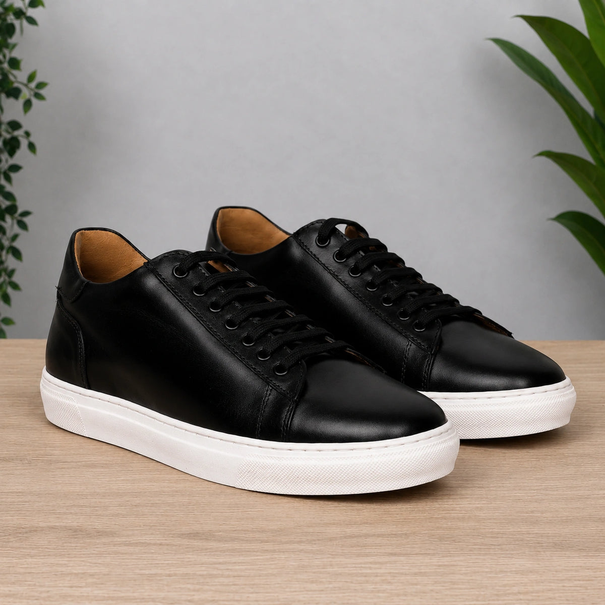 Sneakers in pelle suola bassa - Nero