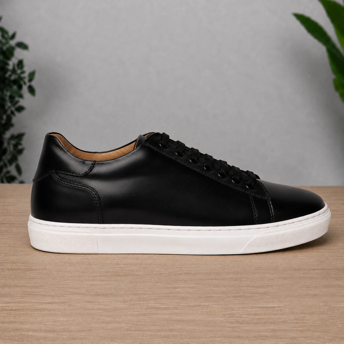 Sneakers in pelle suola bassa - Nero